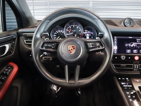 Certified 2023 Porsche Macan AWD/4WD image 13