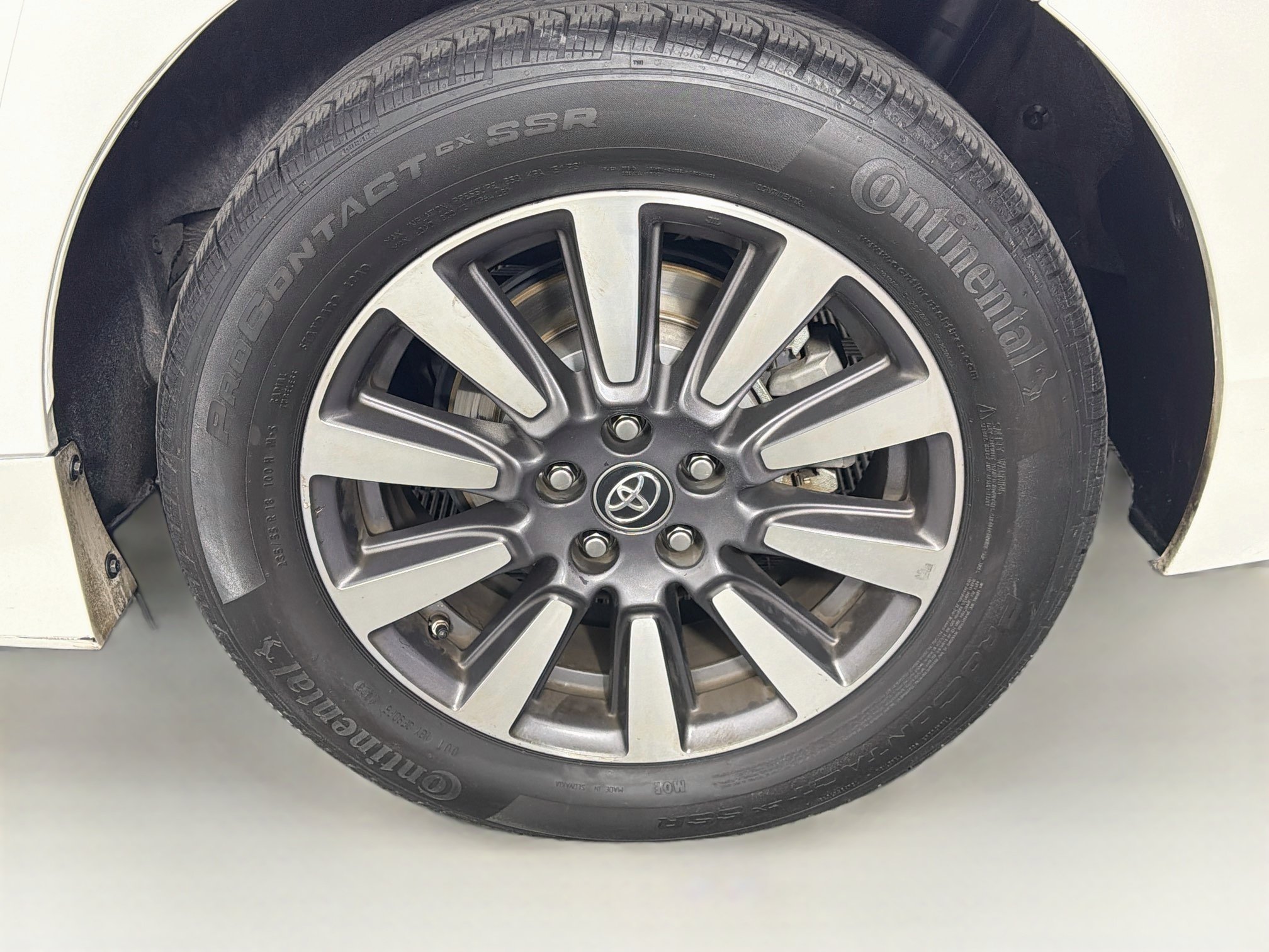 Used 2018 Toyota Sienna XLE w/ XLE Navigation Package AWD/4WD image 11