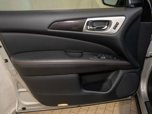 Certified 2020 Nissan Pathfinder SL image 13