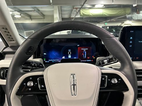 Used 2025 Lincoln Aviator Reserve w/ Illumination Package image 12