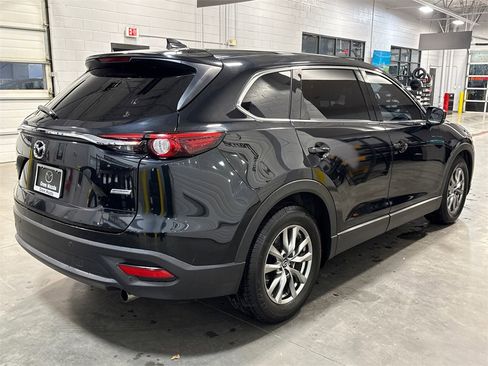 Used 2018 MAZDA CX-9 Touring w/ Touring Premium Package image 4