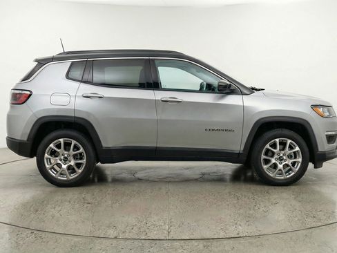 Used 2025 Jeep Compass Limited AWD/4WD image 11