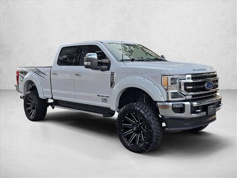 Used 2021 Ford F250 Lariat w/ Lariat Ultimate Package AWD/4WD image 3