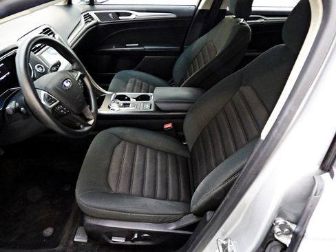 Used 2018 Ford Fusion SE image 8