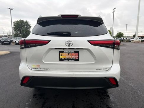 Used 2022 Toyota Highlander XLE AWD/4WD image 6