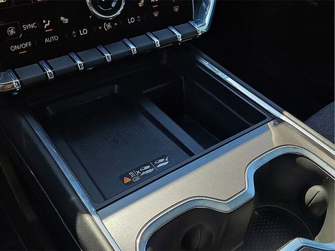 Used 2025 GMC Acadia Elevation image 25