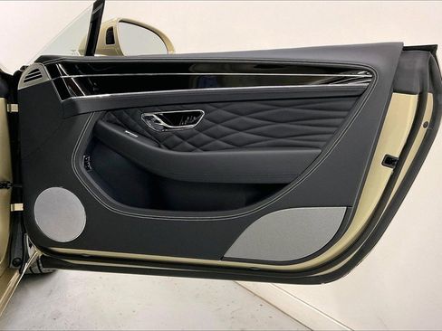 Used 2024 Bentley Continental GT V8 image 31