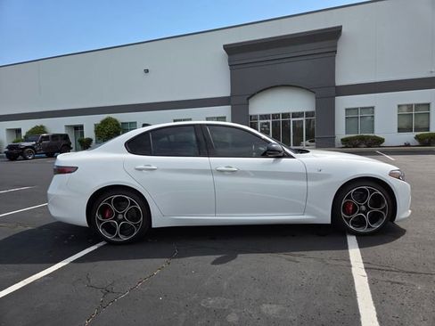 Used 2024 Alfa Romeo Giulia Ti AWD/4WD image 16