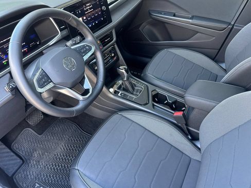 Certified 2026 Volkswagen Taos SE FWD image 10