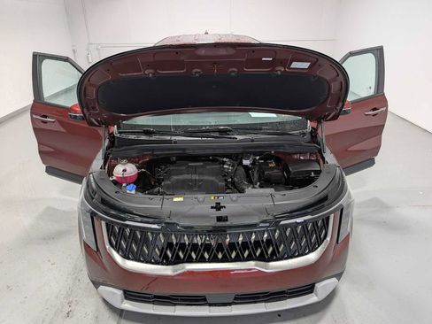 Used 2025 Kia Carnival FWD image 13