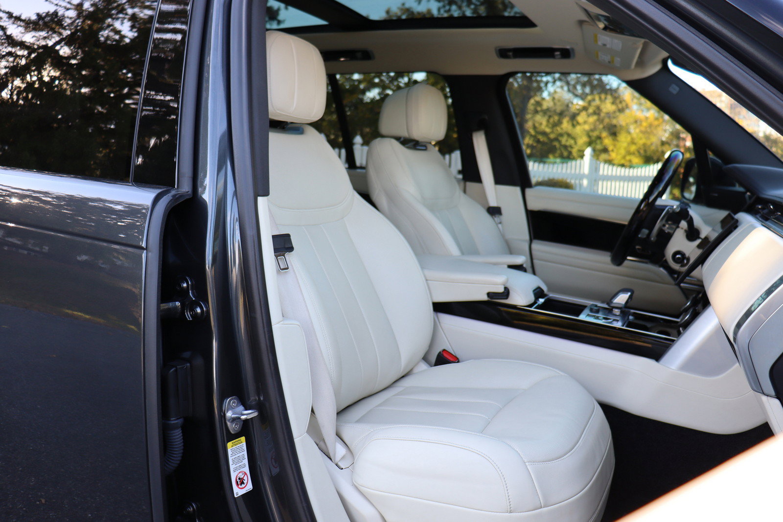 Used 2023 Land Rover Range Rover SE AWD/4WD image 21