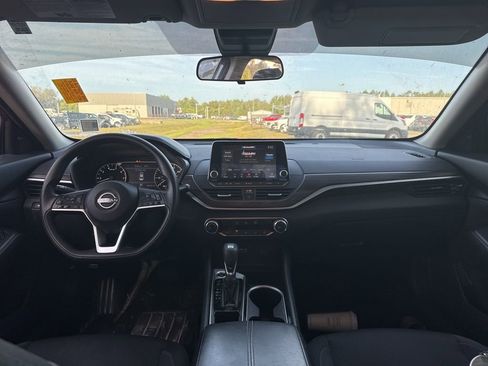 Used 2024 Nissan Altima 2.5 SV image 10