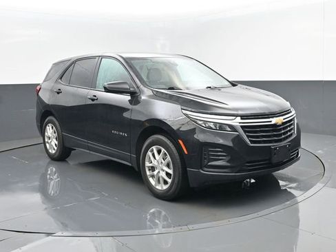 Used 2024 Chevrolet Equinox LS AWD/4WD image 3