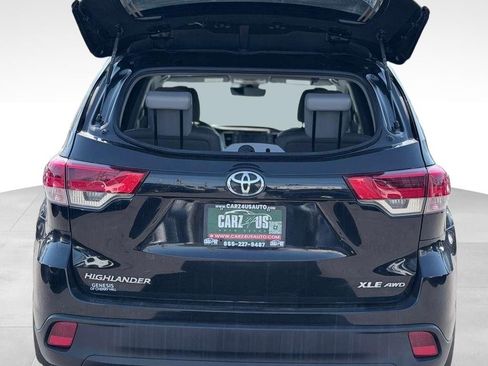 Used 2019 Toyota Highlander XLE AWD/4WD image 12