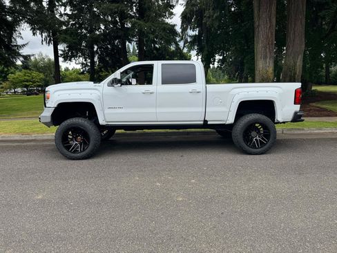 Used 2018 GMC Sierra 3500 SLT w/ Driver Alert Package AWD/4WD image 2