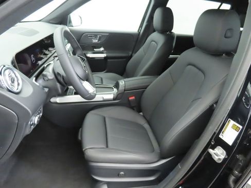 Certified 2025 Mercedes-Benz GLB 250 image 19