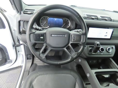 Certified 2023 Land Rover Defender 90 X-Dynamic SE image 10