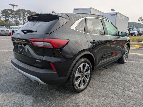 Certified 2025 Ford Escape Platinum image 4