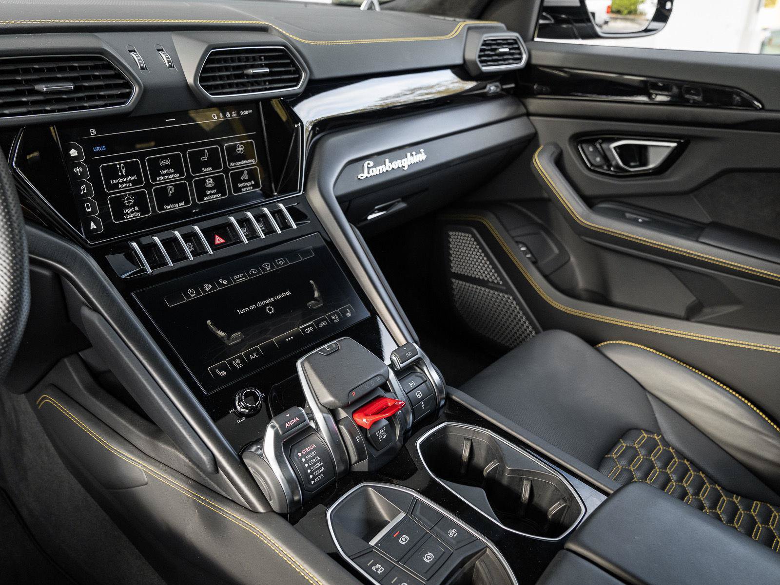 Used 2022 Lamborghini Urus AWD/4WD image 53