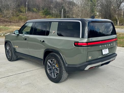 Used 2024 Rivian R1S Launch Edition image 4