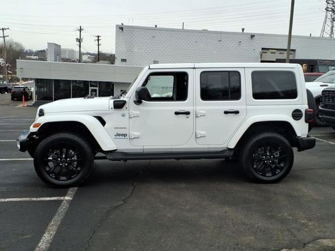 Used 2024 Jeep Wrangler Sahara w/ Technology Group image 2