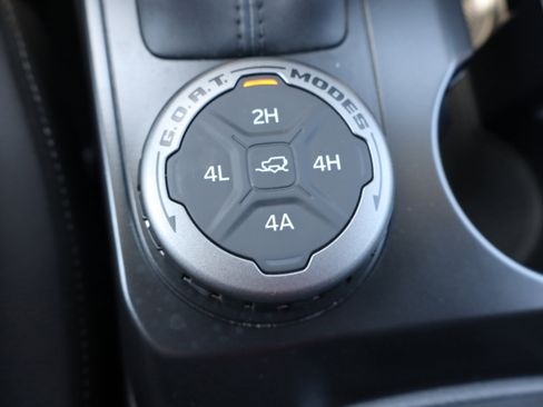 New 2025 Ford Bronco Outer Banks w/ Sasquatch Package image 24