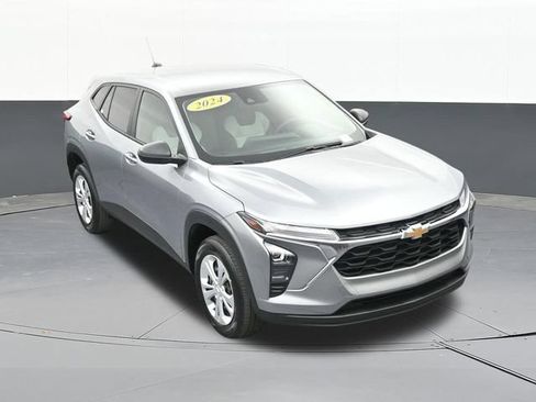 Used 2024 Chevrolet Trax LS FWD image 62