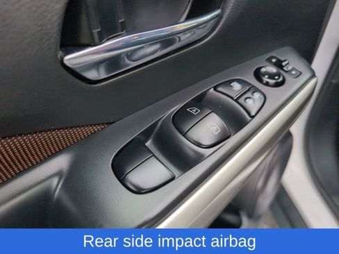 Used 2020 Nissan Kicks SR image 16