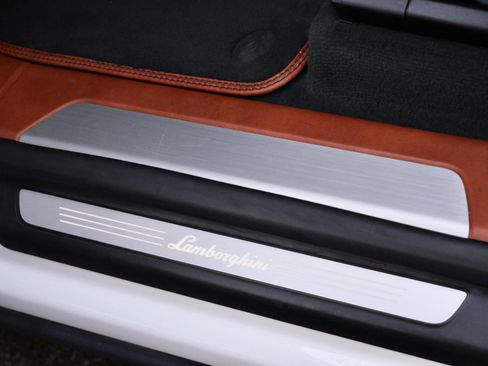 Used 2021 Lamborghini Urus image 17