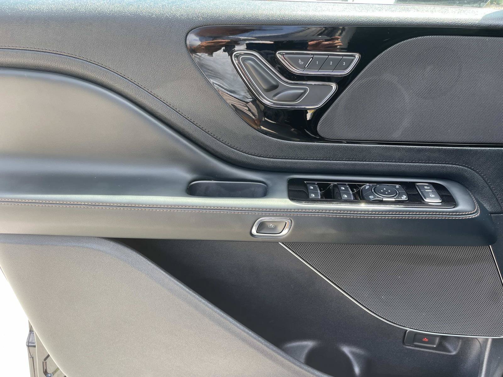 Certified 2026 Lincoln Aviator AWD image 26