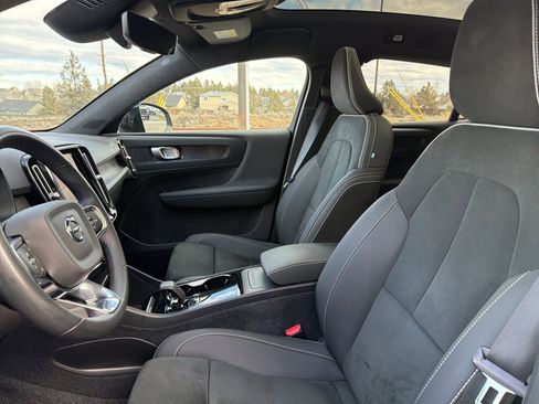 Used 2023 Volvo C40 P8 Recharge Plus w/ Climate Package image 11