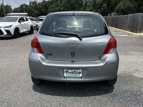 Used 2009 Toyota Yaris 4-Door Hatchback FWD image 4