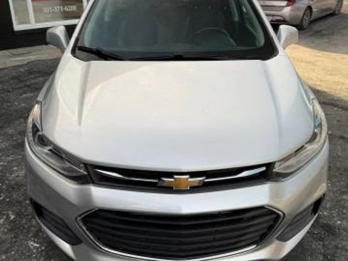 Used 2019 Chevrolet Trax LT w/ LT Convenience Package image 9