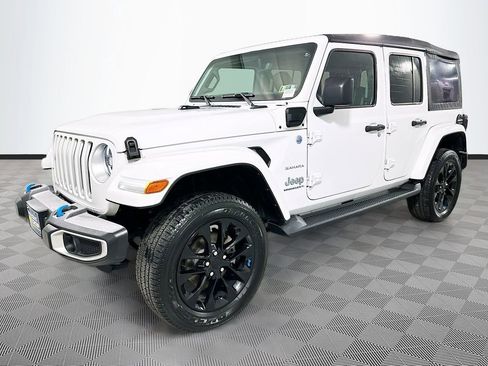 Used 2023 Jeep Wrangler Unlimited Sahara w/ Cold Weather Group AWD/4WD image 7