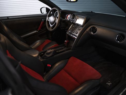 Used 2016 Nissan GT-R NISMO AWD/4WD image 34
