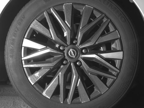 Used 2025 Nissan Altima 2.5 SV FWD image 13