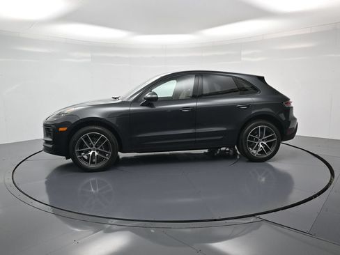 Certified 2026 Porsche Macan AWD/4WD image 2