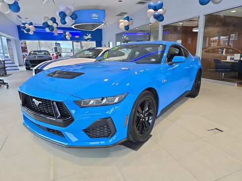 Used 2025 Ford Mustang GT RWD image 8