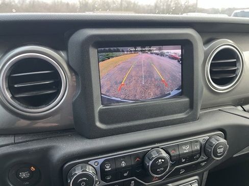 Used 2018 Jeep Wrangler Unlimited Sahara w/ Cold Weather Group image 16