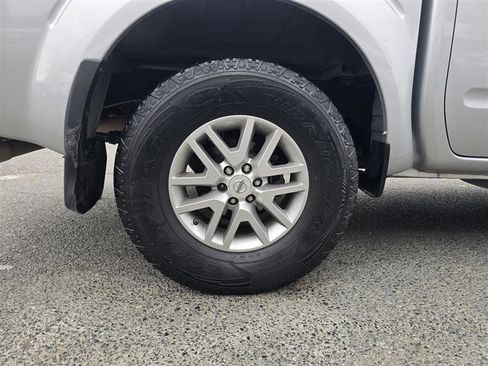 Used 2019 Nissan Frontier SV image 14