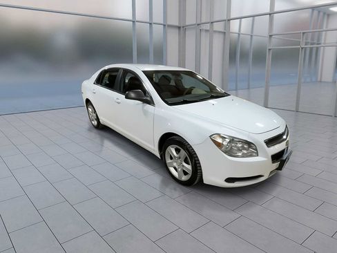 Used 2010 Chevrolet Malibu LS image 2