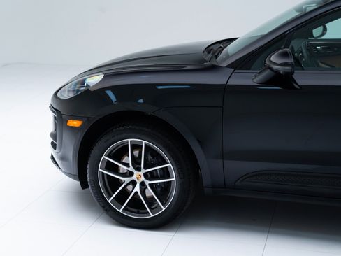 Certified 2025 Porsche Macan image 11