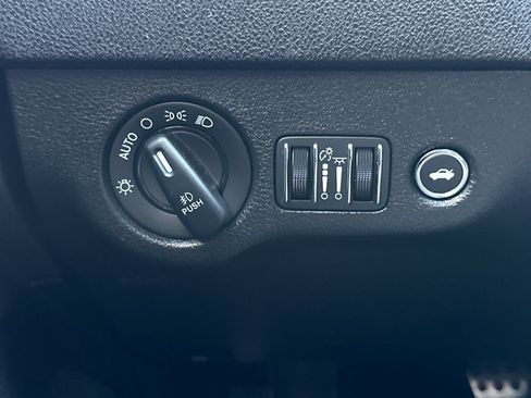 Used 2021 Dodge Charger R/T w/ Blacktop Package image 41