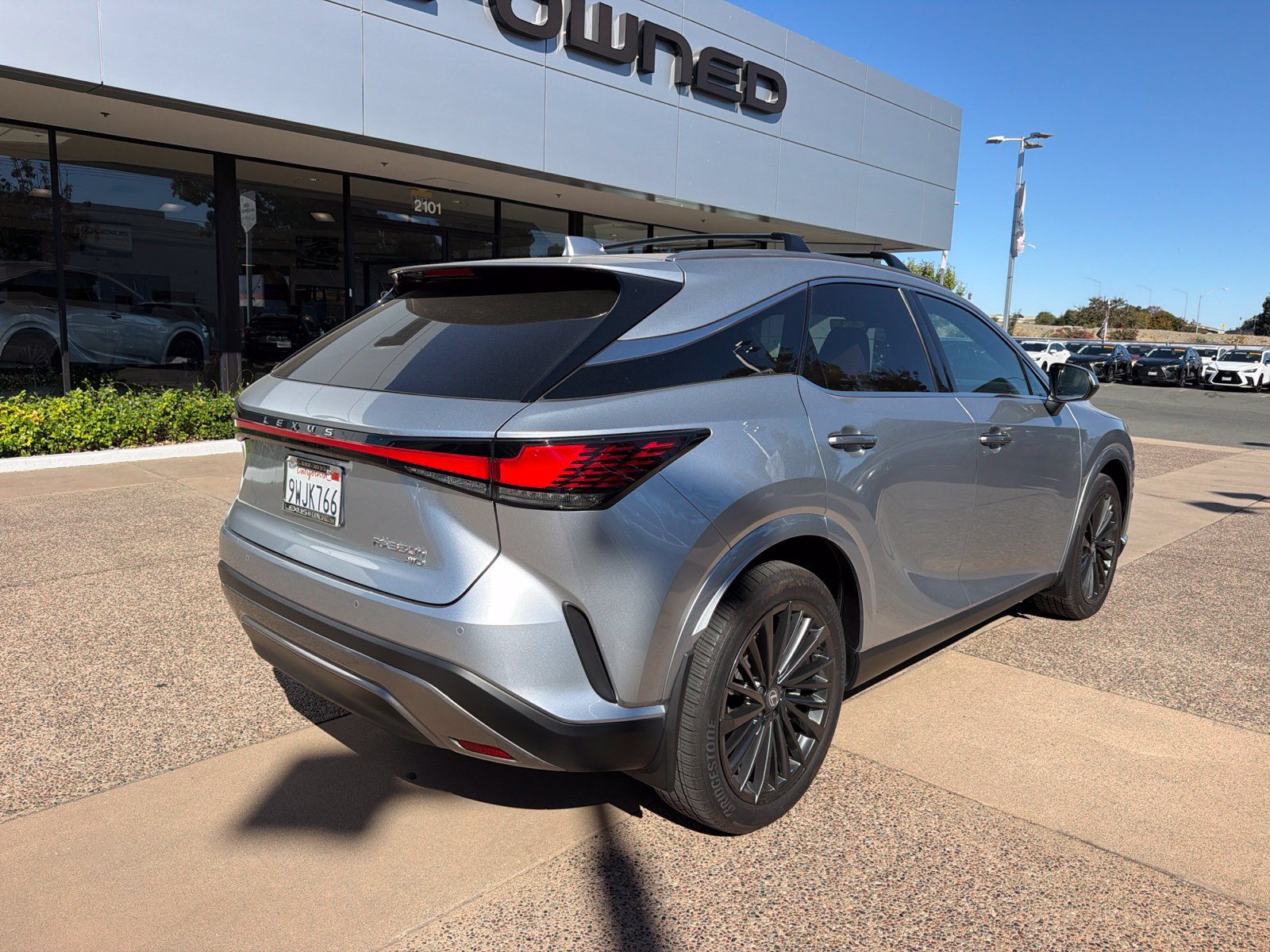 Used 2026 Lexus RX 350h w/ Convenience Package AWD/4WD image 4