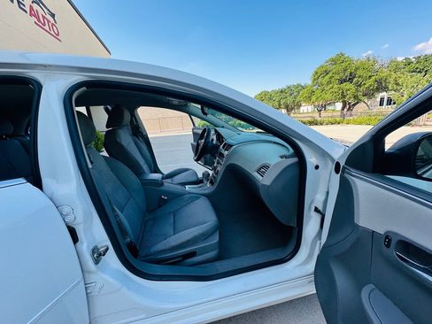 Used 2011 Chevrolet Malibu LS w/ LPO, Convenience Package FWD image 19