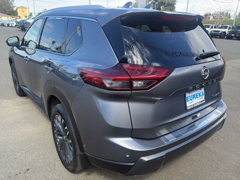 Used 2025 Nissan Rogue SL w/ Tech Package AWD/4WD image 19