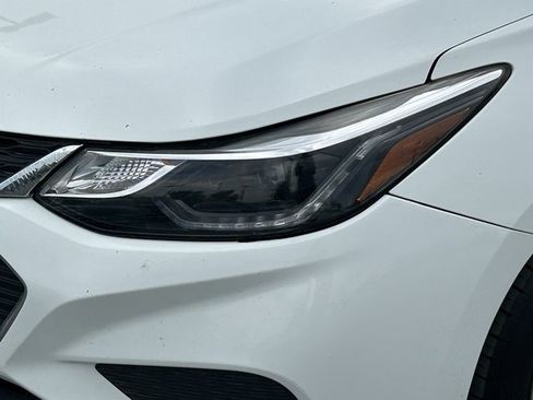 Used 2018 Chevrolet Cruze LT image 11