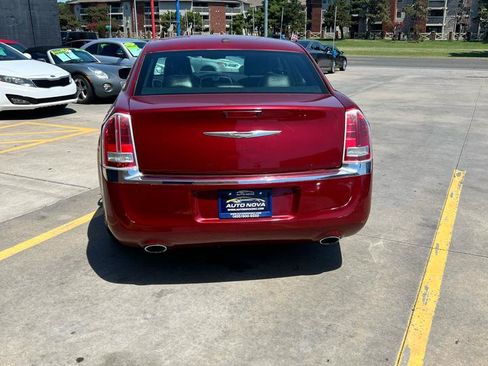 Used 2011 Chrysler 300 Limited RWD image 9
