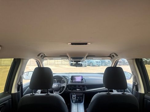 Certified 2025 Nissan Rogue SV FWD image 34