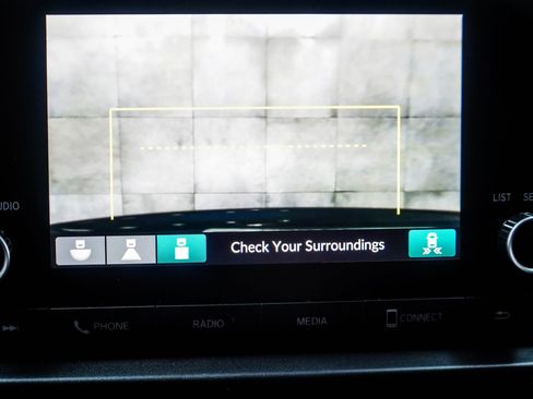 Used 2025 Honda Pilot Sport image 25